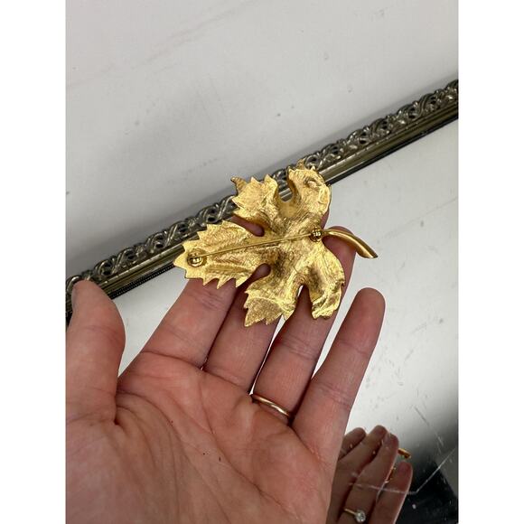 Vintage Autumn Gold Leaf Brooch Pin - Picture 2 of 8
